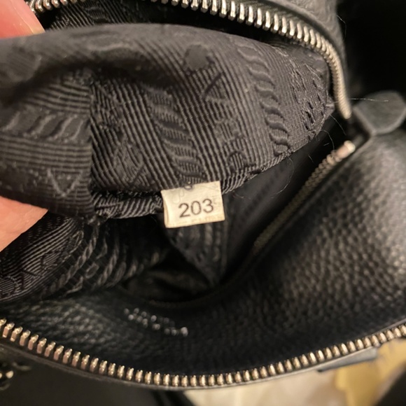Authentic Prada vitello daino leather 3 way tote in black - Picture 13 of 15